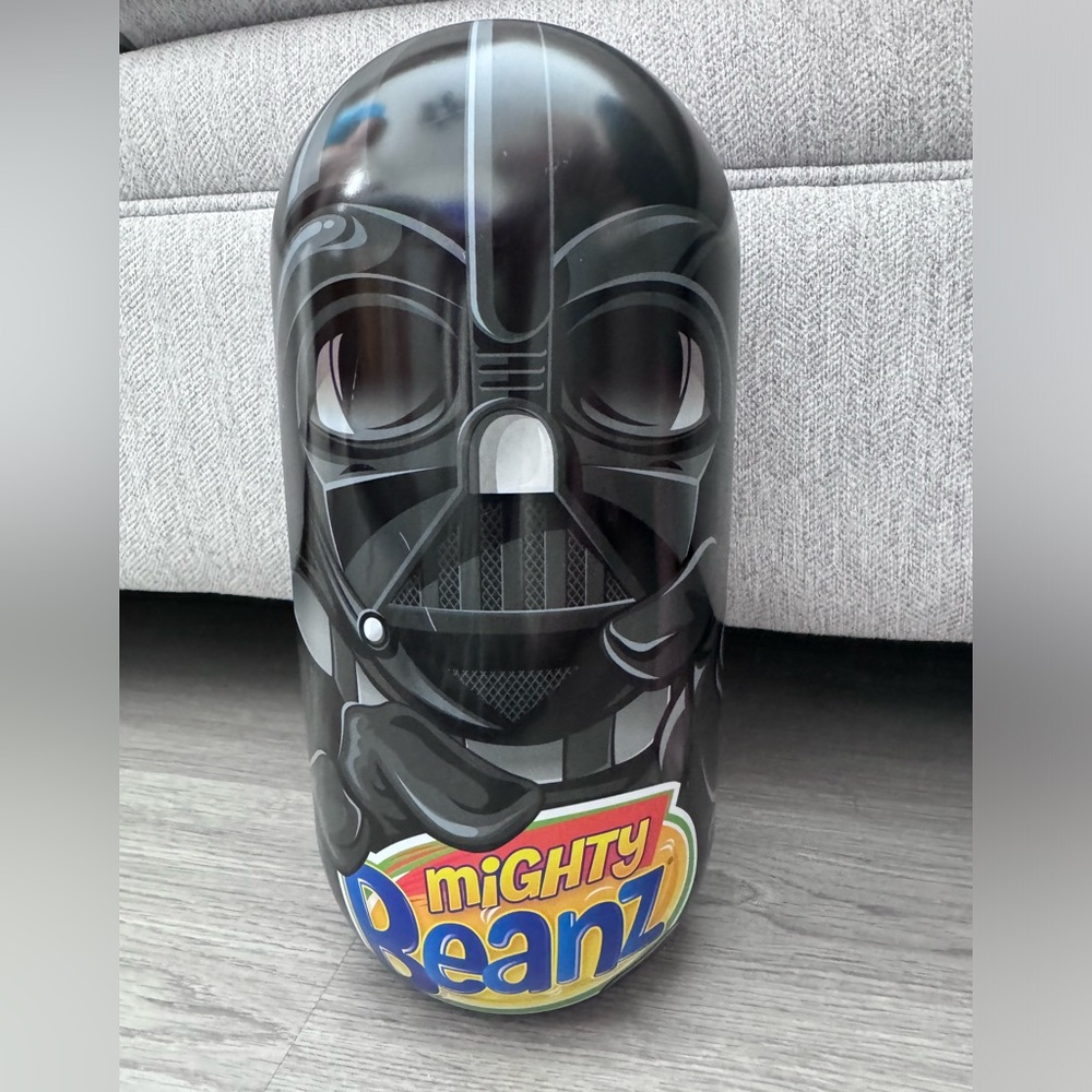 Star Wars Mighty Beanz Darth Vader Tin. Includes 46 Mighty Beanz
